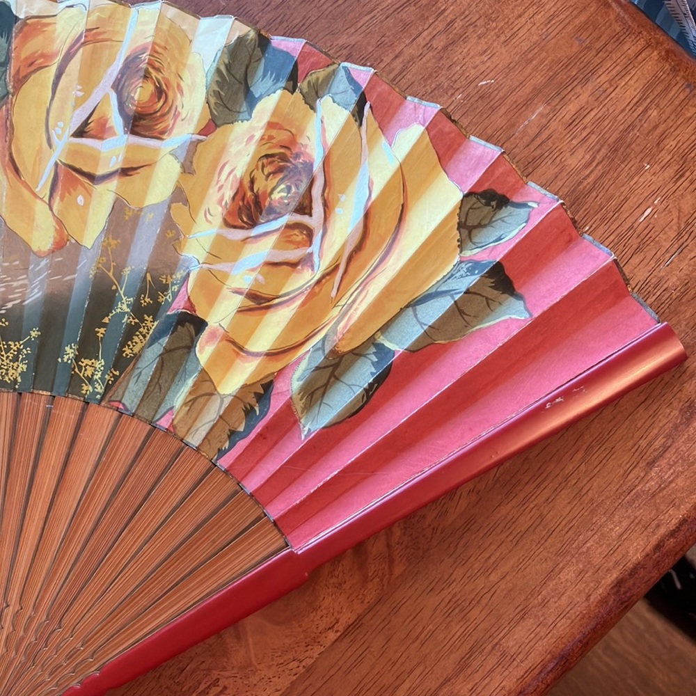 Truly exquisite wood and paper vintage fan, handmade in Spain! - Picture 8 of 16